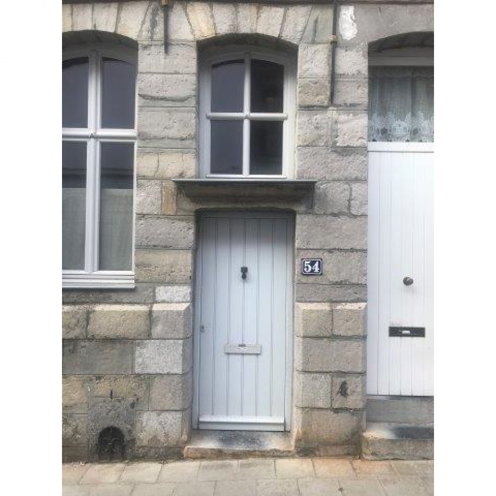 Porte en bois Méranti avec moulure à l'ancienne